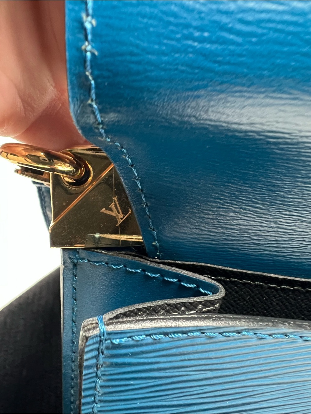 Louis Vuitton Blue Epi Leather Crossbody Bag Grenelle Collection - Picture 9 of 17